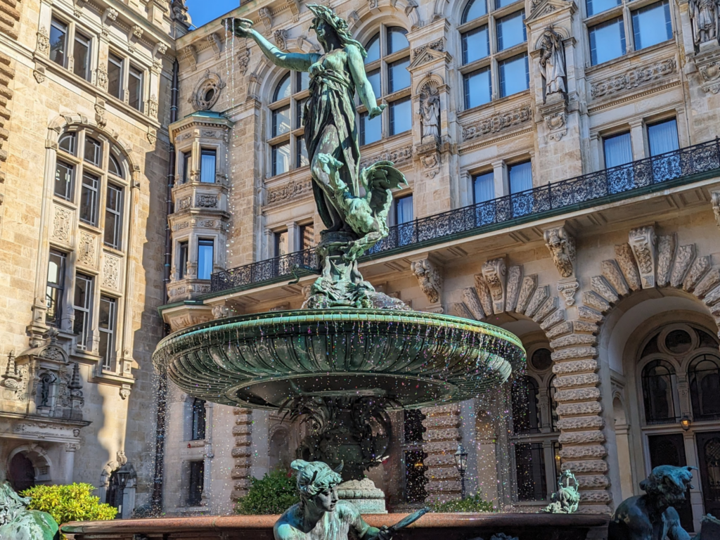 DER HYGIEIA-BRUNNEN UND DAS HAMBURGER RATHAUS kiez kapitän hamburg touren (43)